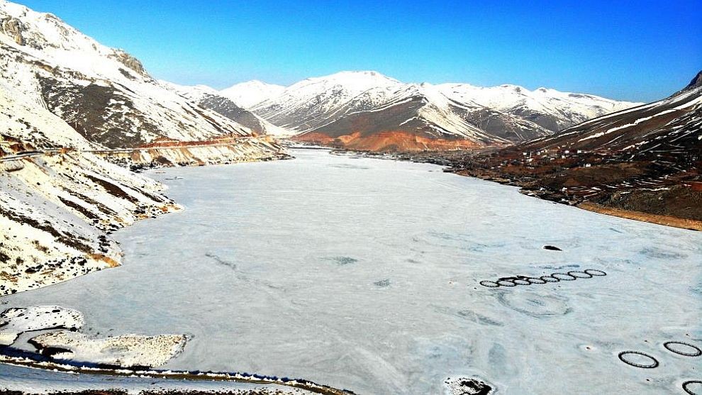 Çat Barajı 'Buz Gölü' Oldu
