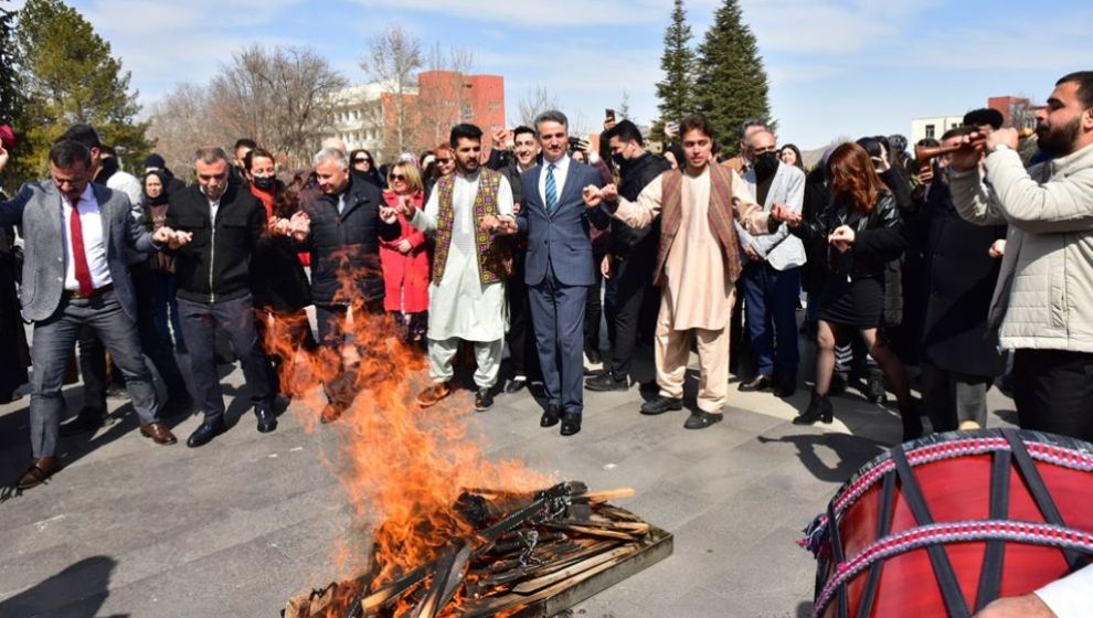 Nevruz Ateşi İnönü Üniversitesi'nde Yakıldı