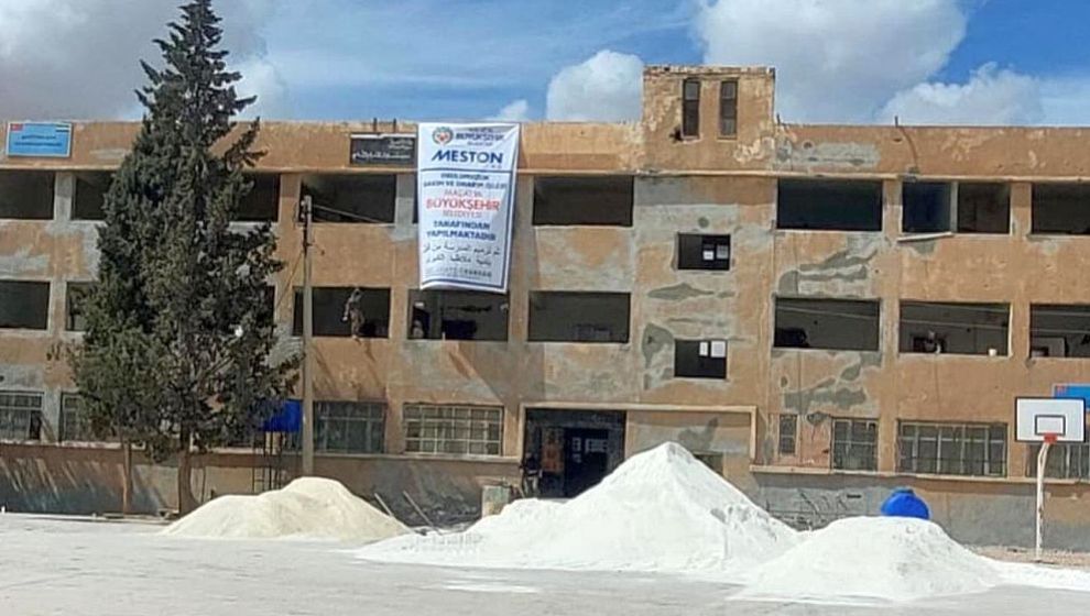 Büyükşehir Belediyesi Suriye'de Okul Onarıyor