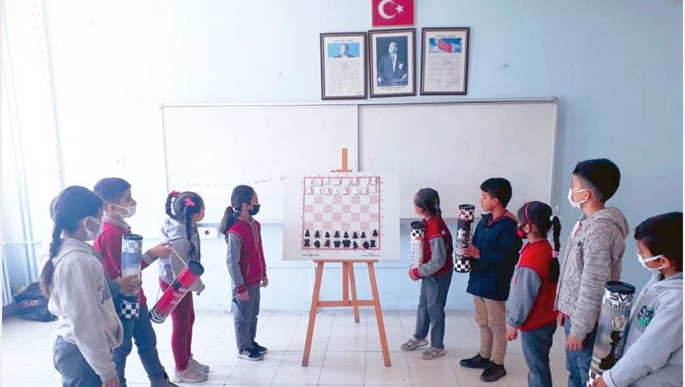 Yazıhan'da Öğrencilere Satranç Eğitimi