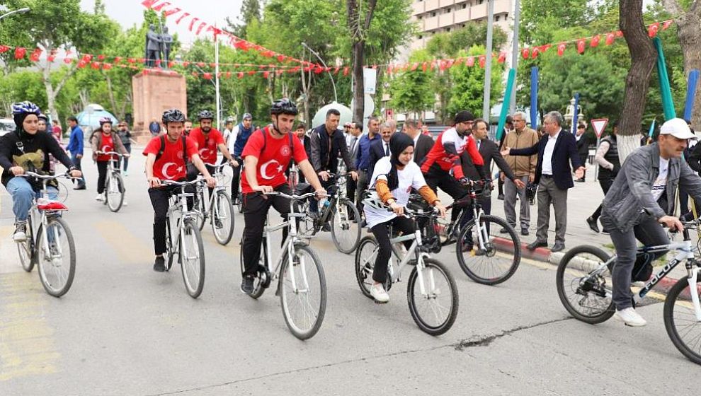 Gençlik Haftası'nda Kent Bisiklet Turu