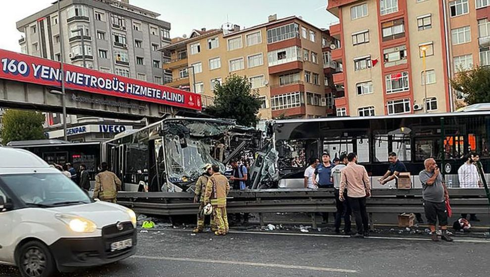 Metrobüs Kazası: 99 Yaralı