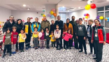 Bakan Özer'den İlk Hastane Sınıfına Ziyaret