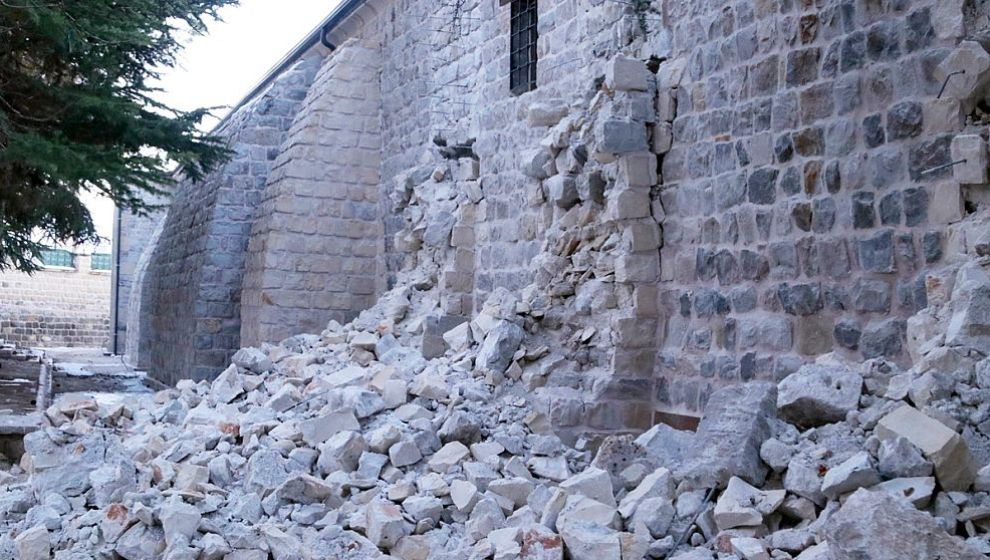 Eskimalatya'daki Tarihi Yapılar da Depremde Hasar Gördü