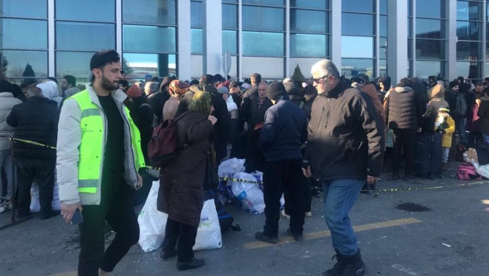 Havalimanında 'Malatya'dan Kaçış' İzdihamı