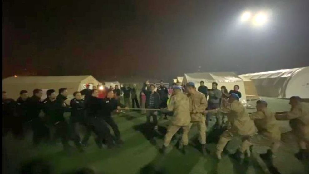 Çadır Kentte Askerlerle Polisler Arasında Yarışma