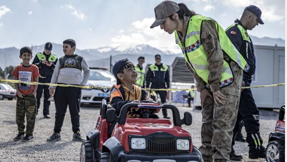 Jandarmadan 3 Bin Depremzede Çocuğa Trafik Eğitimi