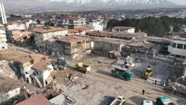 Doğanşehir'de Bina Enkazının Yüzde 75'i Kaldırıldı