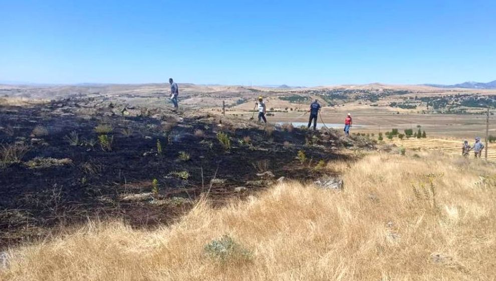 Arguvan'da Anız Yangınını İtfaiye Söndürdü