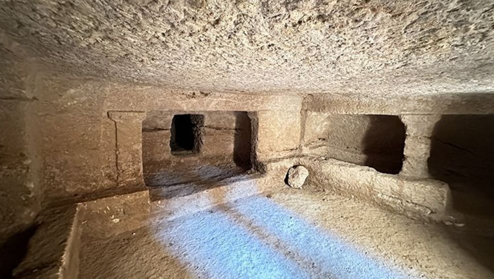 Adıyaman'da Kaçak Kazı Yapılan Yerde 1700 Yıllık Mezar Odaları Bulundu