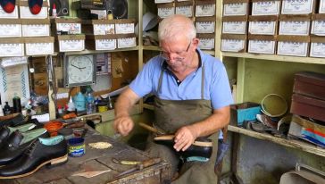 Tahta Çivili Ayakkabı Üretimini Yarım Asırdır Sürdürüyor