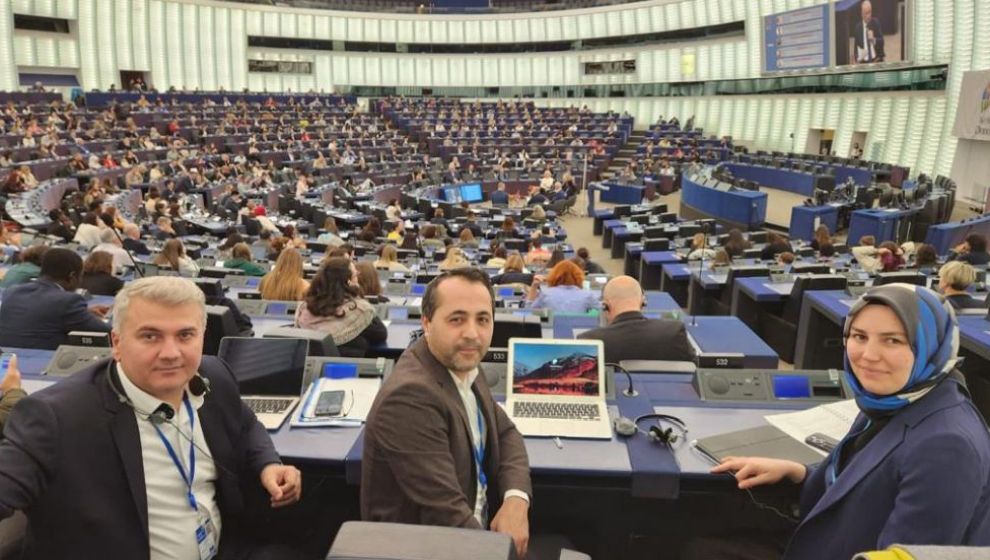Babacan, Fransa'daki 'Dünya Demokrasi Forumu'na Katıldı