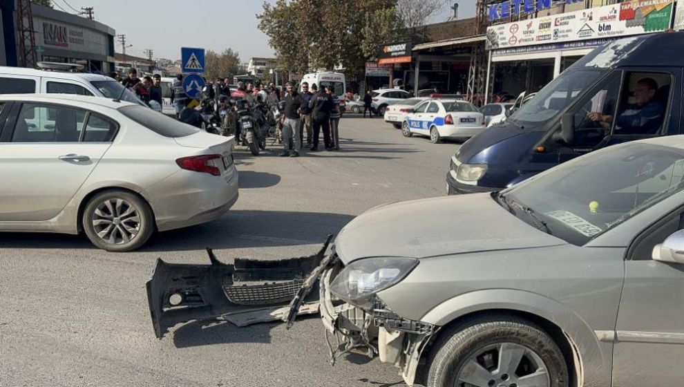Yunus Ekibine Otomobil Çarptı, 2 Polis Yaralandı