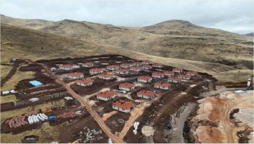 Akçadağ'da Köy Tipi Deprem Konutlarının Yapımı Sürüyor