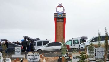Şehir Mezarlığı'na Deprem Şehitleri Anıtı