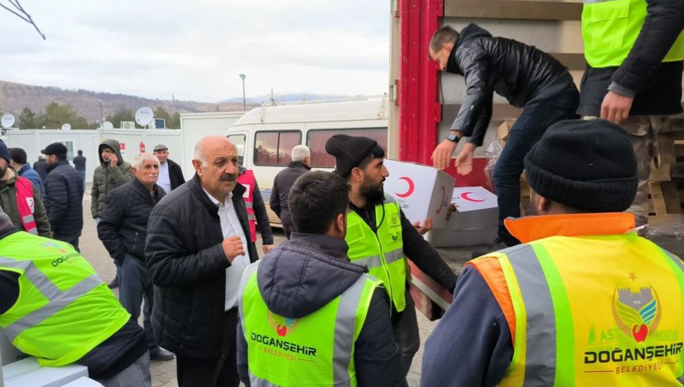 Kızılay'dan Depremzedelere AKP Katılımlı Yardım!