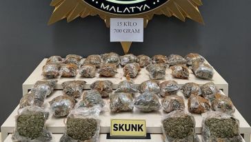 Malatya Polisi 15 Kilo 700 Gram Uyuşturucu Skunk Maddesi Ele Geçirdi