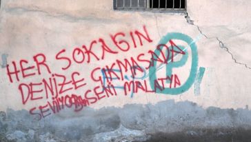 Malatya Duvarlarında 'Umut' Yazıları