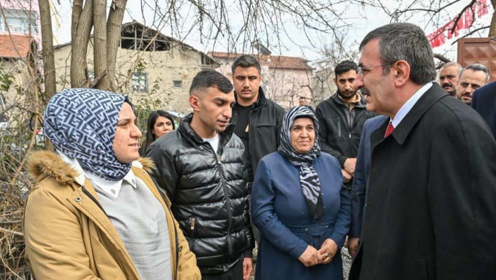 Cumhurbaşkanı Yardımcısı Yılmaz'dan Şehit Ailesine Başsağlığı Ziyareti