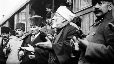 "Laiklik ve Atatürk, Cumhuriyet Kubbesi'nin Kilit Taşıdır"