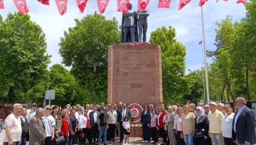 "Çelengini Şerefle Anıta Getiren Tek Parti CHP'dir"