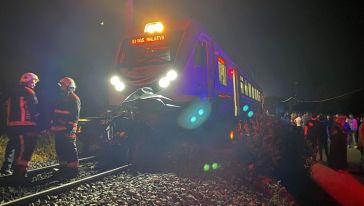 Hemzemin Geçitte Trenin Çarptığı Otomobilde 1 Ölü
