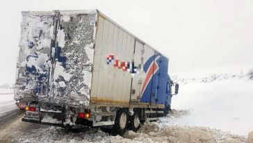 Malatya- Kayseri Yolu Kamyon ve Tırlara Kapatıldı