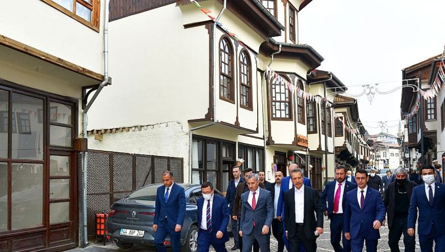 "Ön Plana Çıkarmak İçin Yoğun Çaba Sarfediyoruz"