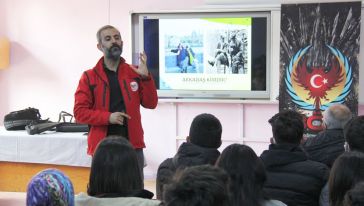 TEM Şubesinden Okullarda Teröre Karşı Bilgilendirme