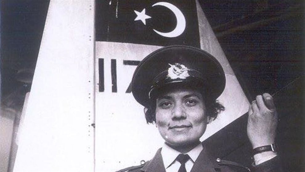 NATO'nun İlk Kadın Pilotu Türk