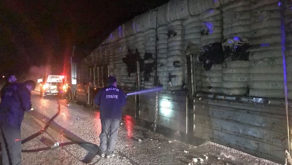 Pamuk Yüklü TIR'da Yangın