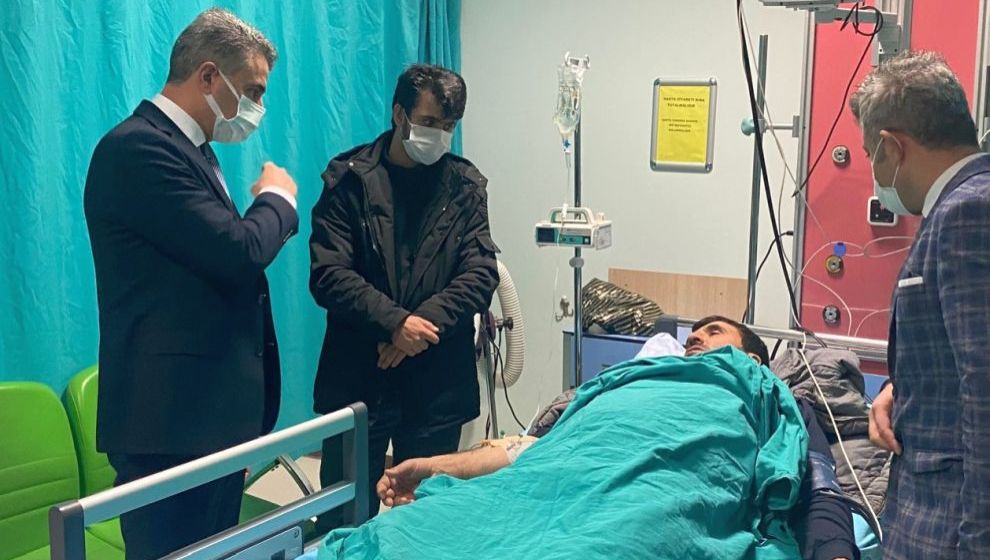 Vali Baruş, Kazada Yaralananları Hastanede Ziyaret Etti