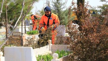 İlçedeki Mezarlıklarda Bakım ve Temizlik Yapılıyor