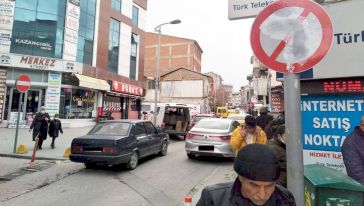 Levhadaki 'Yasağı' Kaldırdı, Yakalandı!