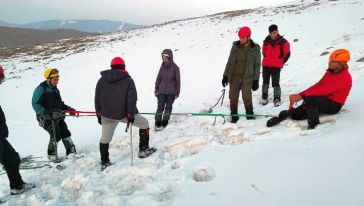 Üniversite Öğrencilerine Beydağı'nda Dağcılık Eğitimi