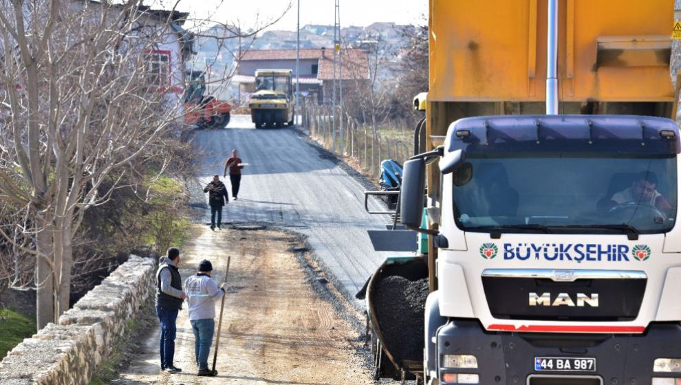 Alt Yapısı Tamamlanan Mahalle Asfaltlandı