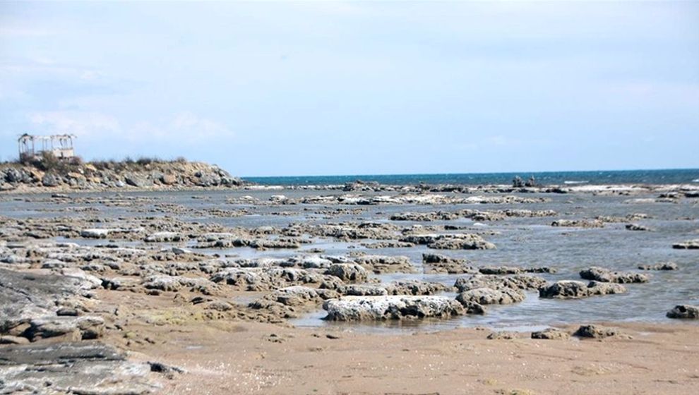 Antalya'da Deniz Suyu Çekildi