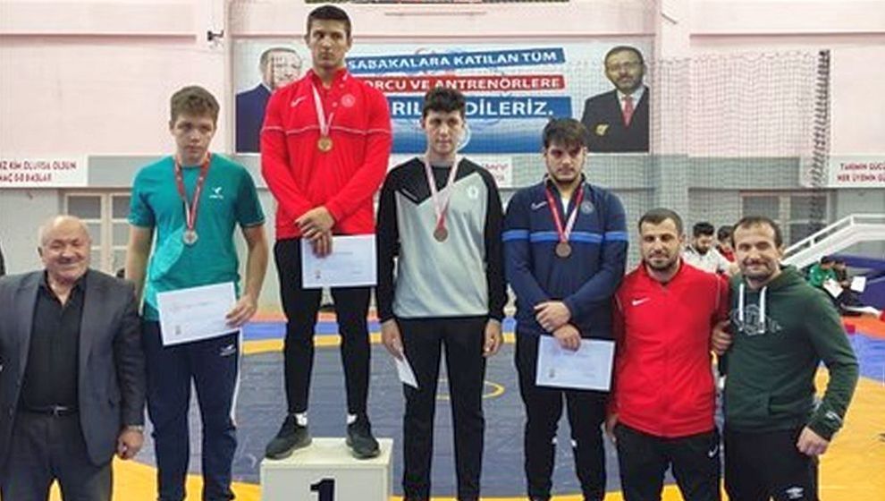 Bozbağ Güreşte Türkiye Şampiyonu Oldu