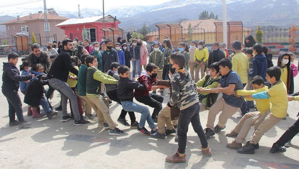 Özel Eğitim Topluluğundan Köy İlkokulunda Etkinlik