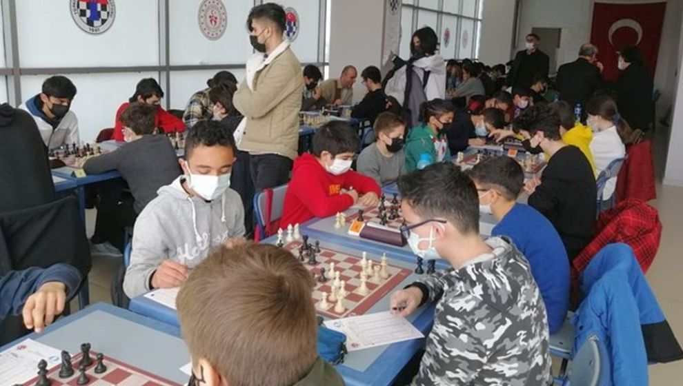 Satranç Turnuvası 4 Kategoride Yapıldı