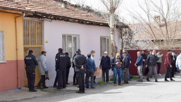 Yalnız Yaşadığı Evde İple Asılı Olarak Ölü Bulundu