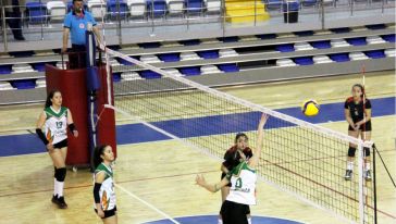 Yıldız Kızlar Voleybol Grup Maçları Başladı