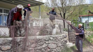 'Hayalet Ağlar' Köylüleri Bahçe Nöbetinden Kurtardı