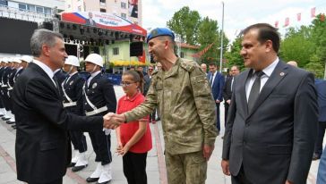 Vali Baruş, Isparta'da Görevi Devraldı