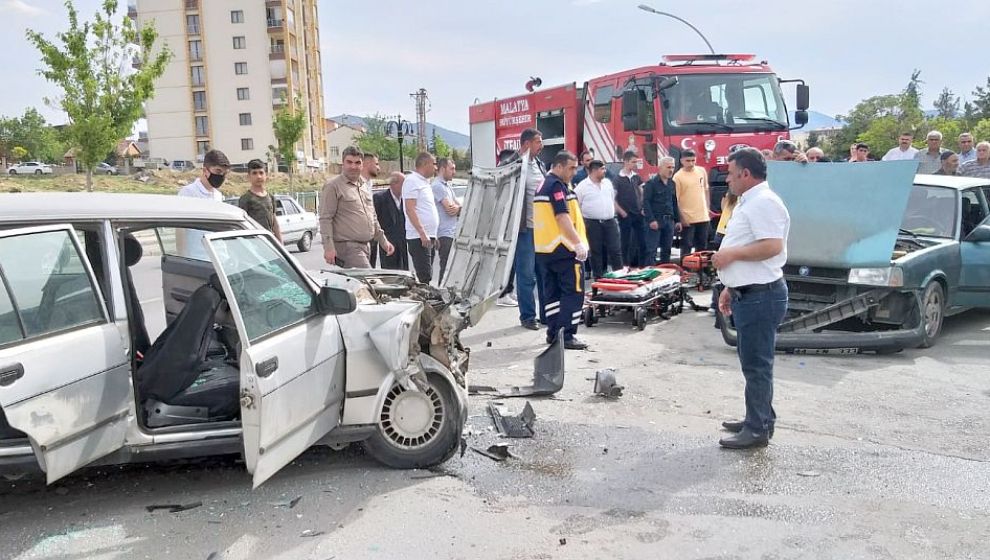 Mezarlık Arkasındaki Kazada 4 Yaralı