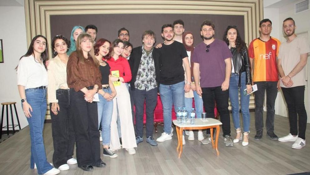 Oyuncu Uzunyılmaz Malatya'da Öğrencilerle Söyleşti