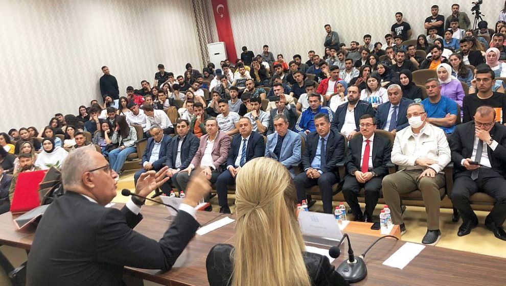 TVF Başkanı Üstündağ, Öğrencilerle Buluştu