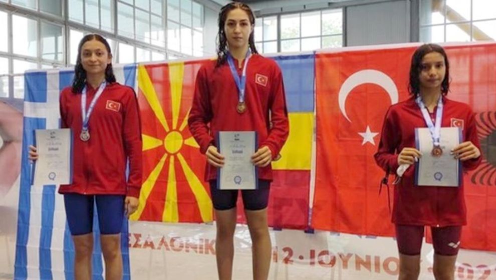 Yüzücüler Yunanistan'dan 2 Madalya Getirdiler