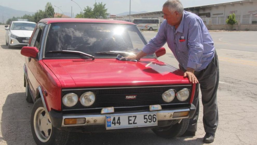 41 Yaşındaki Otomobiline Gözü Gibi Bakıyor