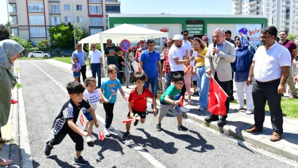 Çocuk Trafik Parkında Çocuklar Oyunda Yarıştı